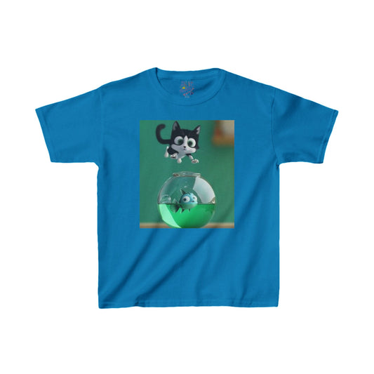 Camiseta infantil de manga corta con gato saltando sobre una pecera