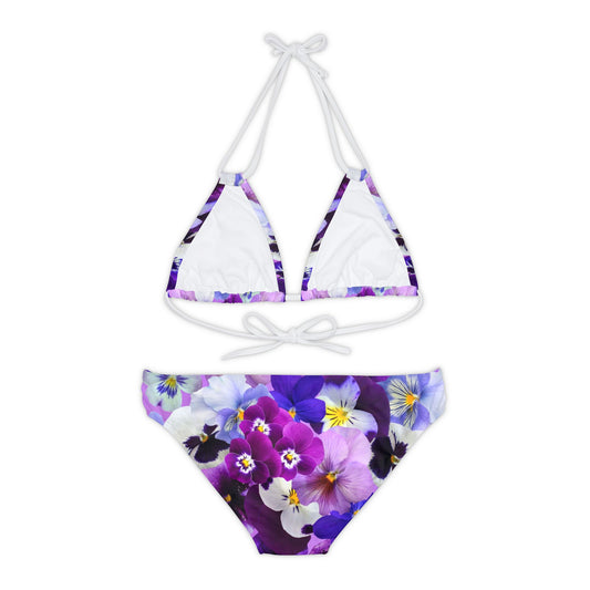 Conjunto de bikini con flores moradas que se ve fabuloso en Cala Mariolu, Italia. ¡Me encanta este lugar!