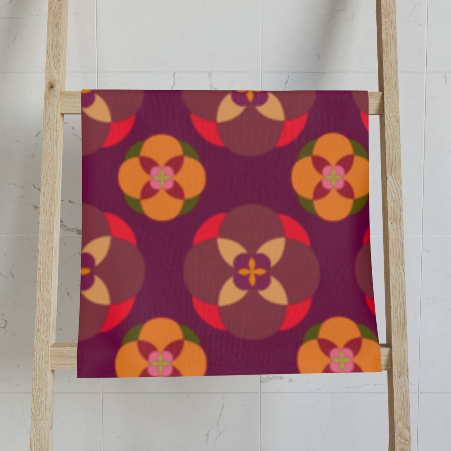 Serviette à main violette avec cercles, d'une propreté irréprochable !