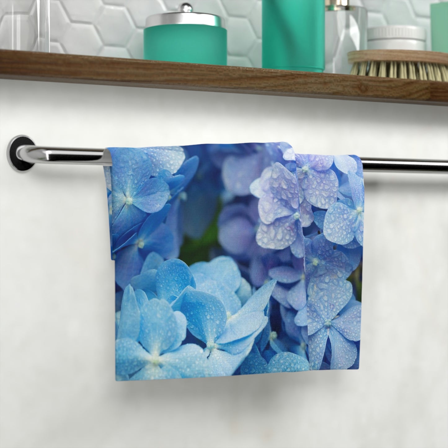 Toalla facial con flores moradas. ¡Excelente regalo!