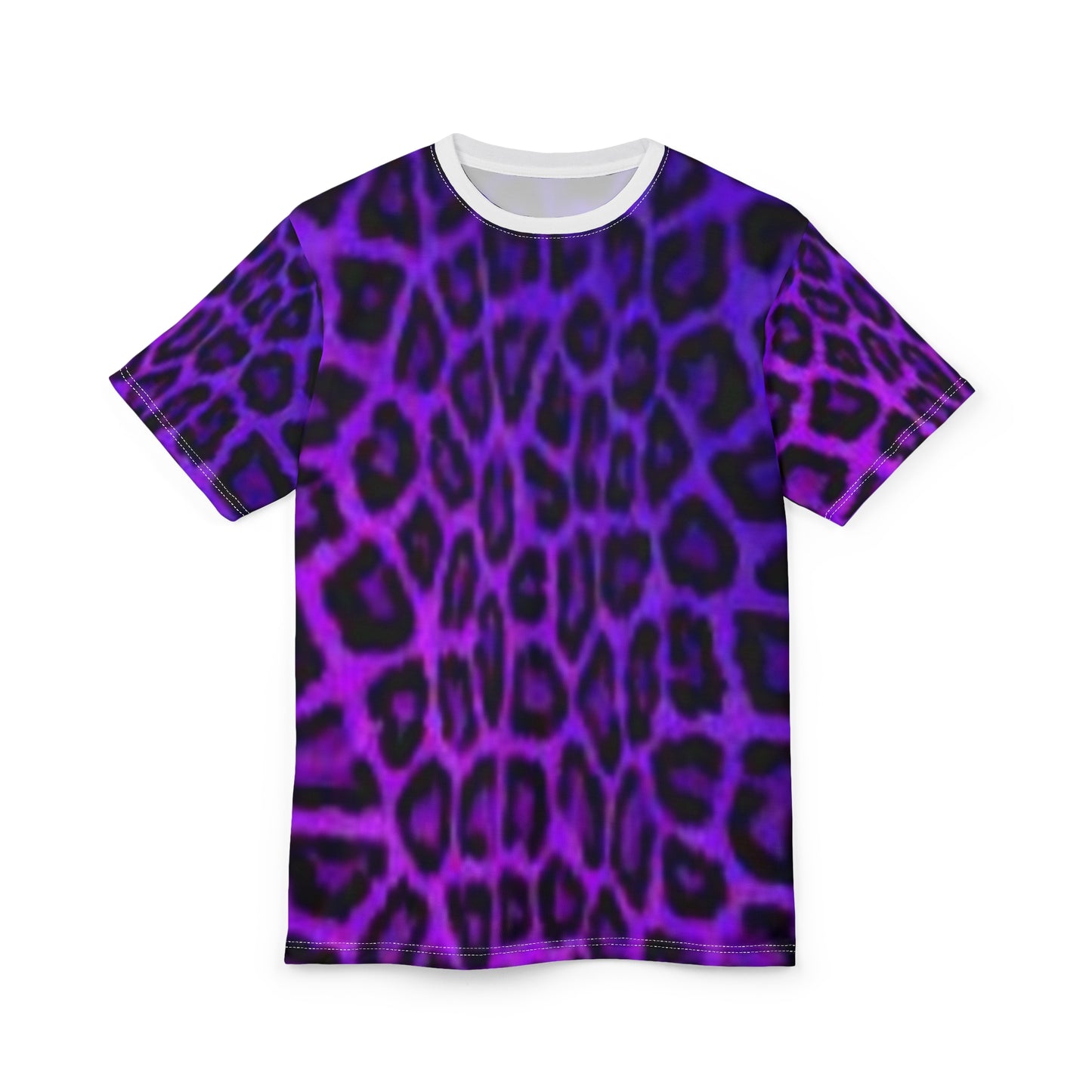 Pijama de leopardo morado vibrante: camiseta elegante y camisa con estampado animal único