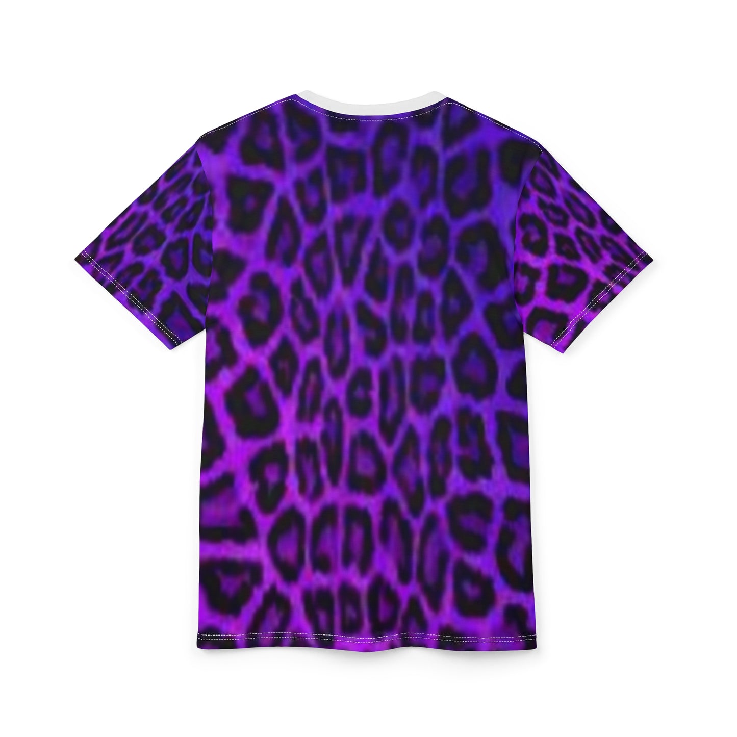 Pijama de leopardo morado vibrante: camiseta elegante y camisa con estampado animal único