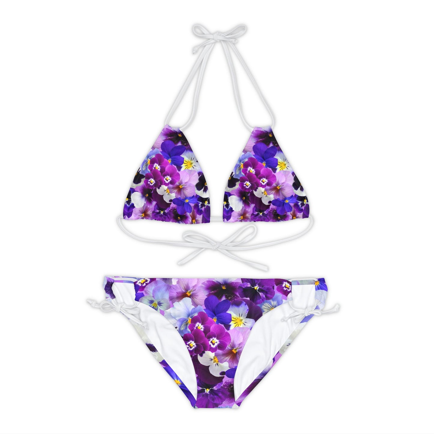 Conjunto de bikini con flores moradas que se ve fabuloso en Cala Mariolu, Italia. ¡Me encanta este lugar!