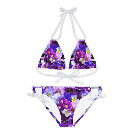 Conjunto de bikini con flores moradas que se ve fabuloso en Cala Mariolu, Italia. ¡Me encanta este lugar!