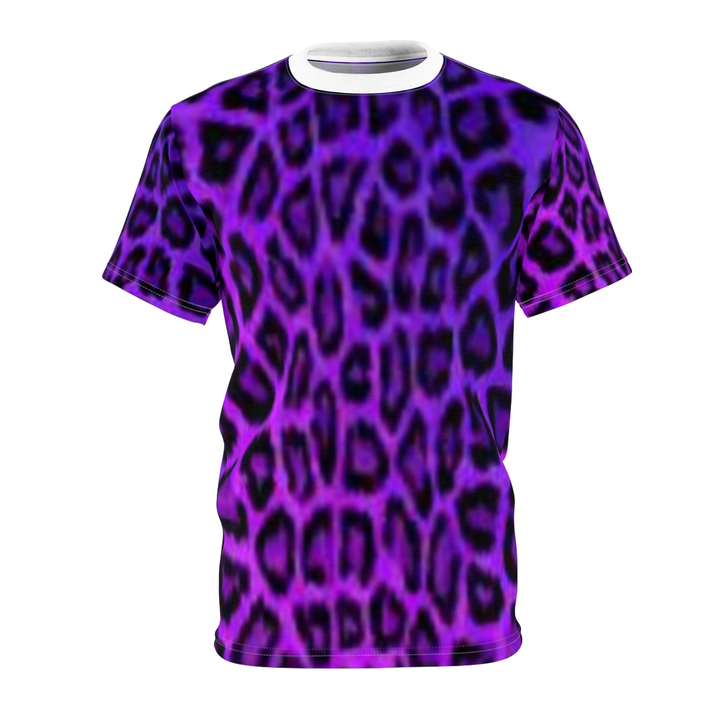 Pijama de leopardo morado vibrante: camiseta elegante y camisa con estampado animal único