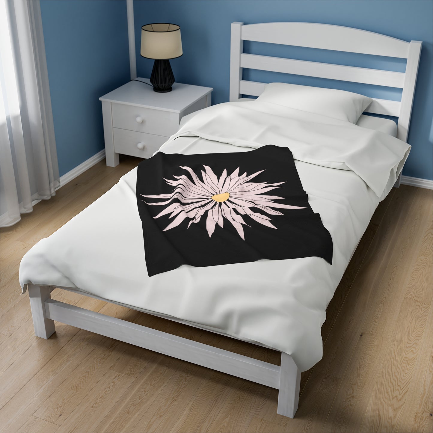 Manta de felpa de terciopelo con flores blancas grandes