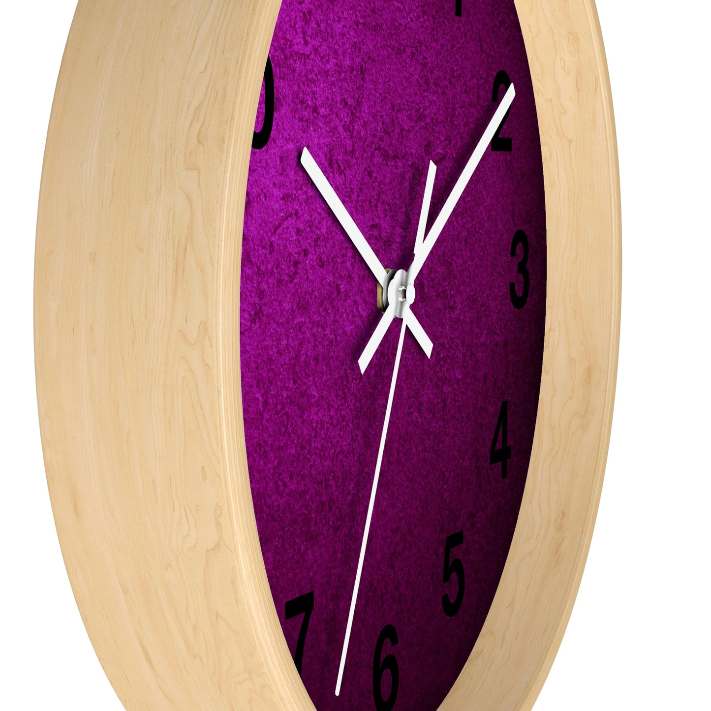 L'horloge murale violet prune est fabuleuse dans la cuisine !