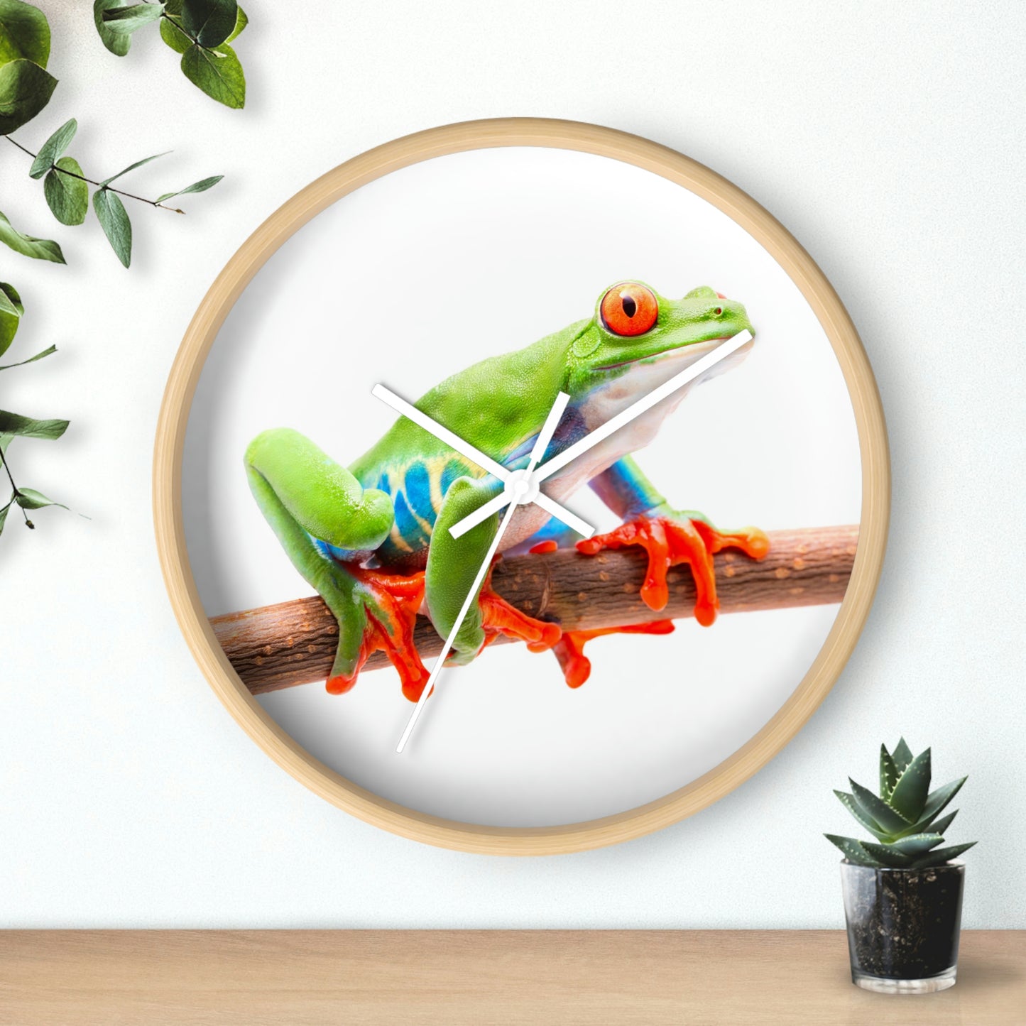 Horloge murale colorée en forme de grenouille arboricole. J'adore ça !