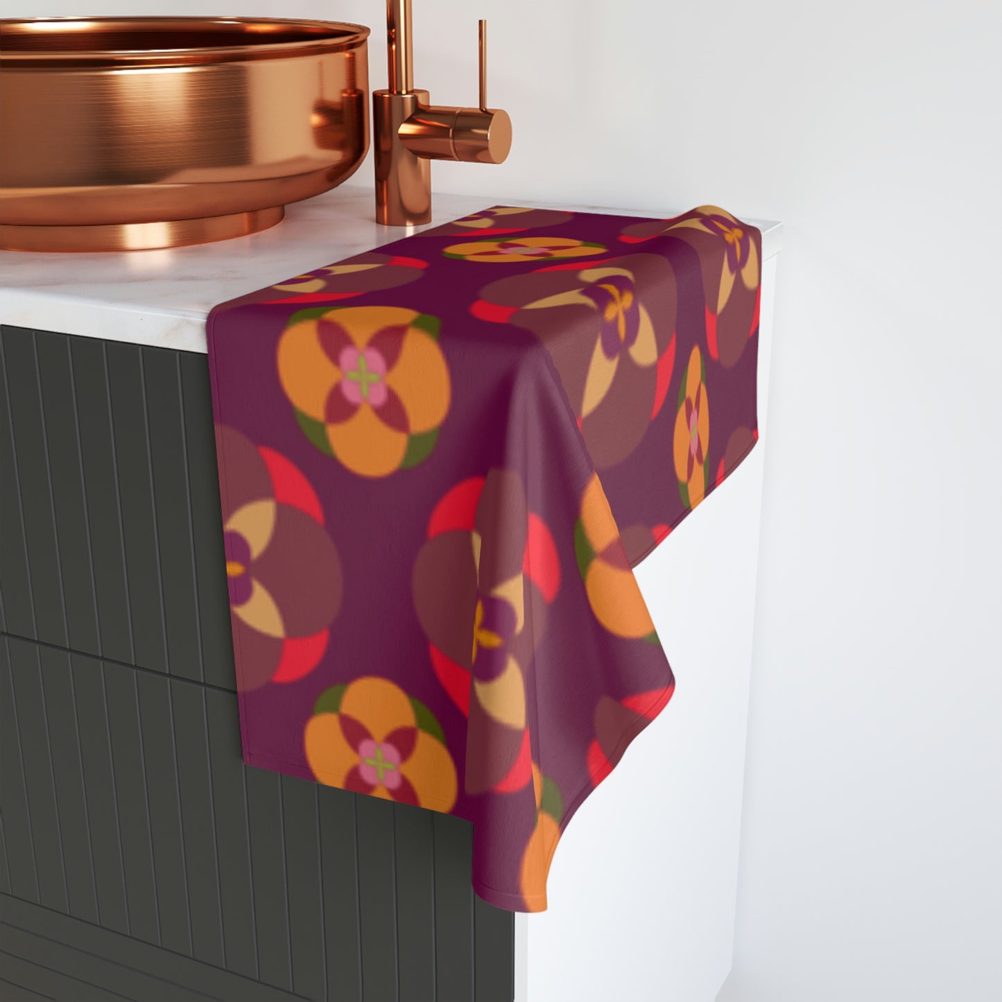 Toalla de manos morada con círculos ¡impecable!