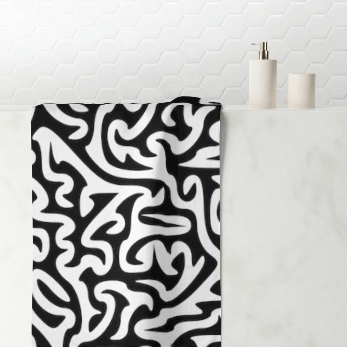 Serviette Maze en vison et coton noir et blanc, lampe, tapis, horloge, pyjama assortis