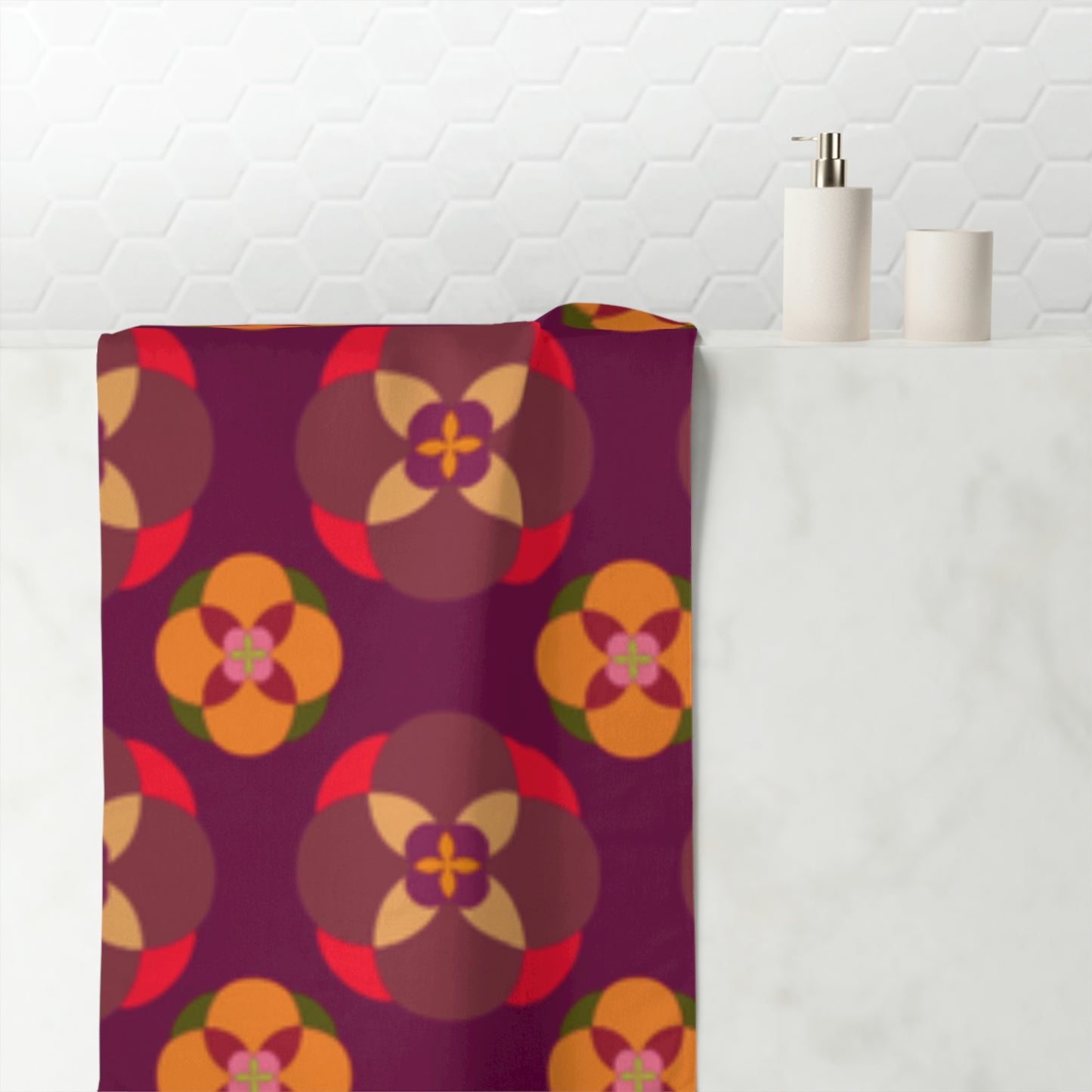 Toalla de baño morada con círculos ¡impecable!